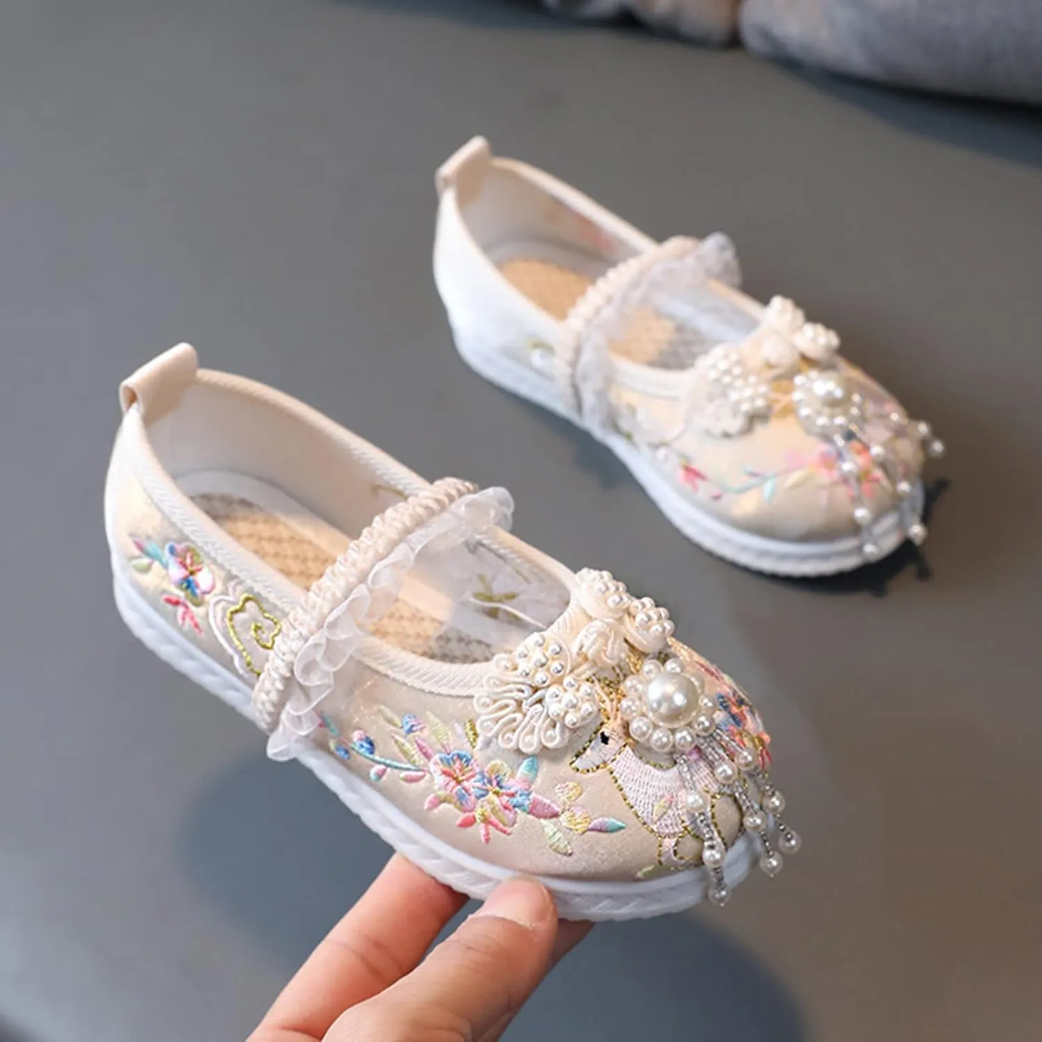 Children House Shoes Girls Flat Bottomed Embroidered Sandals Fashionable Children Performance Shoes