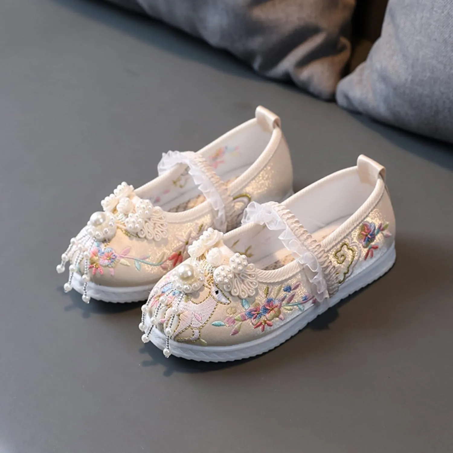 Children House Shoes Girls Flat Bottomed Embroidered Sandals Fashionable Children Performance Shoes
