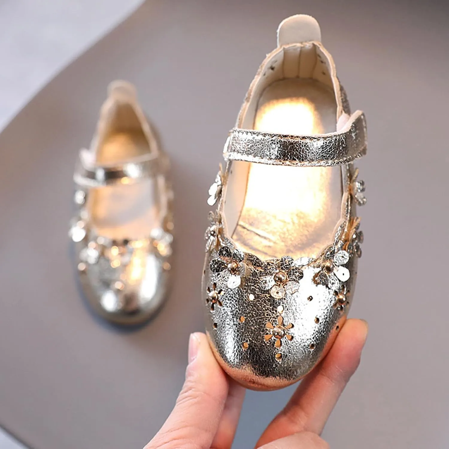 Children Low Heel Foot Warmer Girls Sandal Shoes Flower Shoes Hollow Flower Shoes Soft Sole Princess Sandals