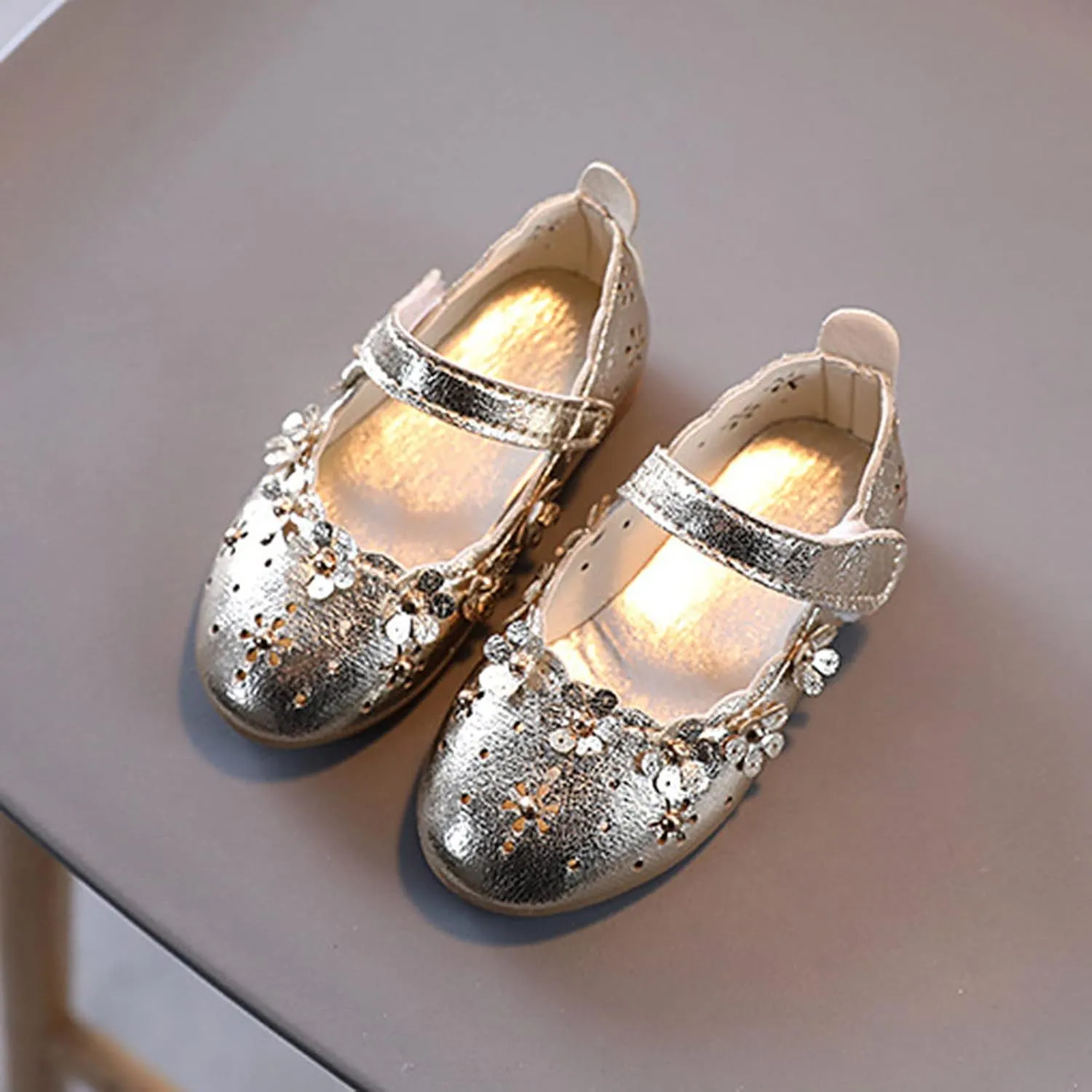 Children Low Heel Foot Warmer Girls Sandal Shoes Flower Shoes Hollow Flower Shoes Soft Sole Princess Sandals