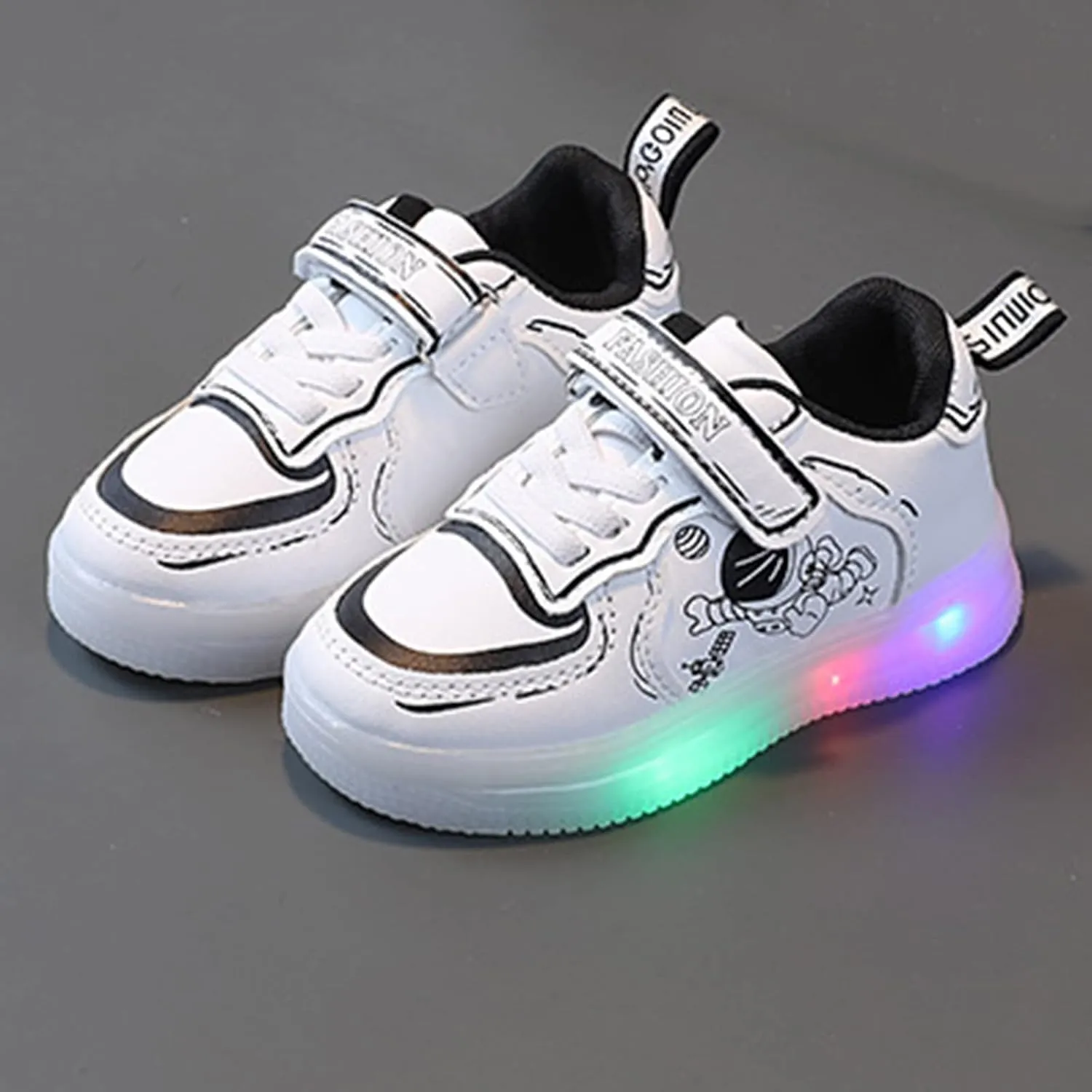 Children Shoes LED Lighting Casual Shoes Boys Girls Students White Cute Soft Sole Sport Girls Running Shoes Size 1