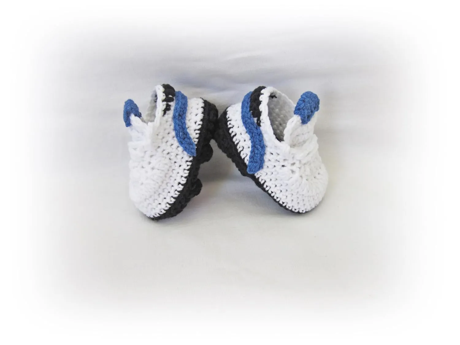 Crochet Baby Sports Football Shoes, Crochet Soccer Shoes, Baby's First Cleats, Atletic Newborn Booties (3-6 months)