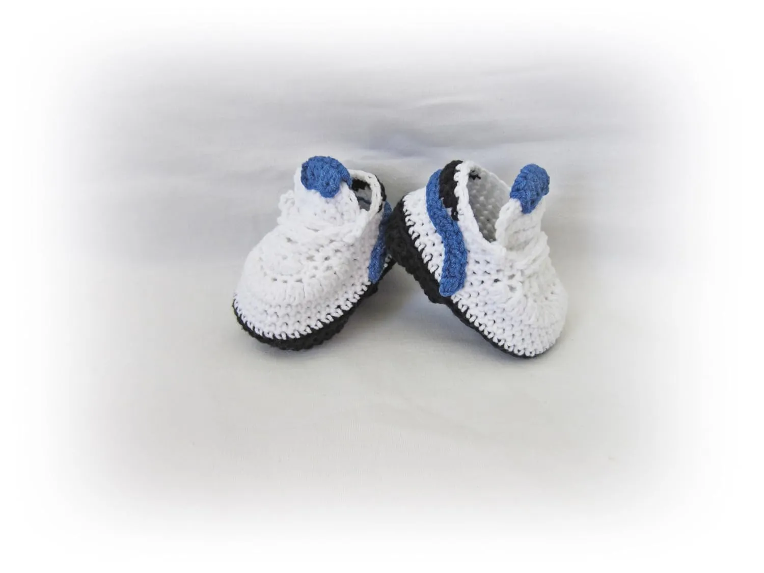 Crochet Baby Sports Football Shoes, Crochet Soccer Shoes, Baby's First Cleats, Atletic Newborn Booties (3-6 months)