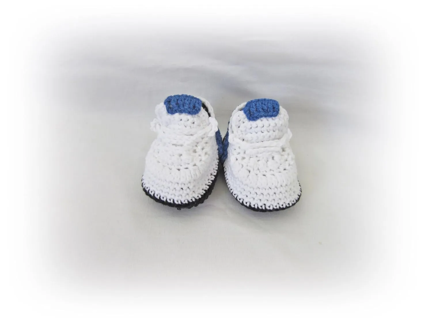 Crochet Baby Sports Football Shoes, Crochet Soccer Shoes, Baby's First Cleats, Atletic Newborn Booties (3-6 months)