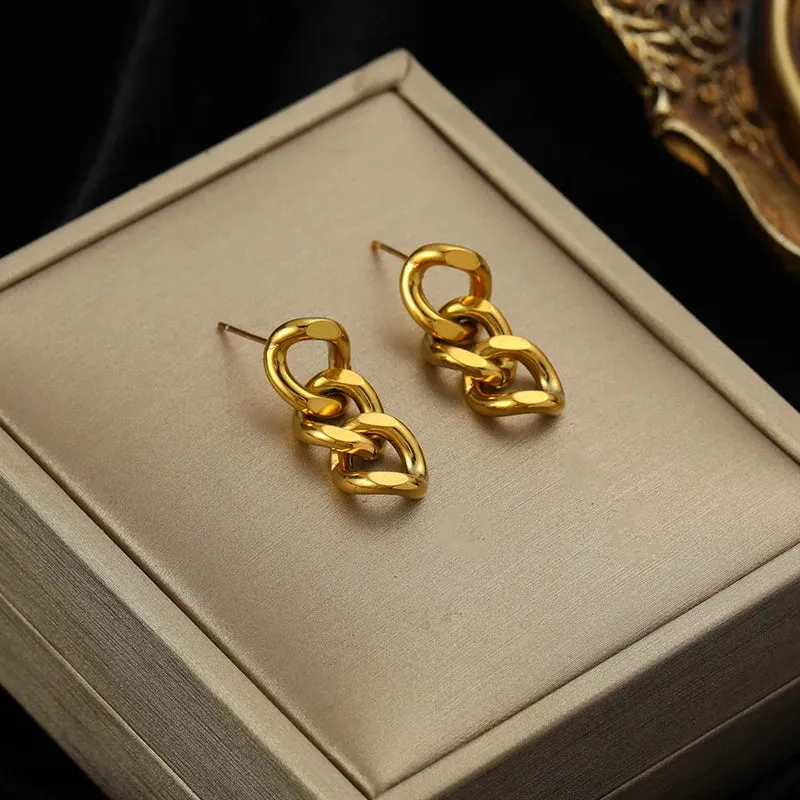 Elegant Gold Hoop Earrings