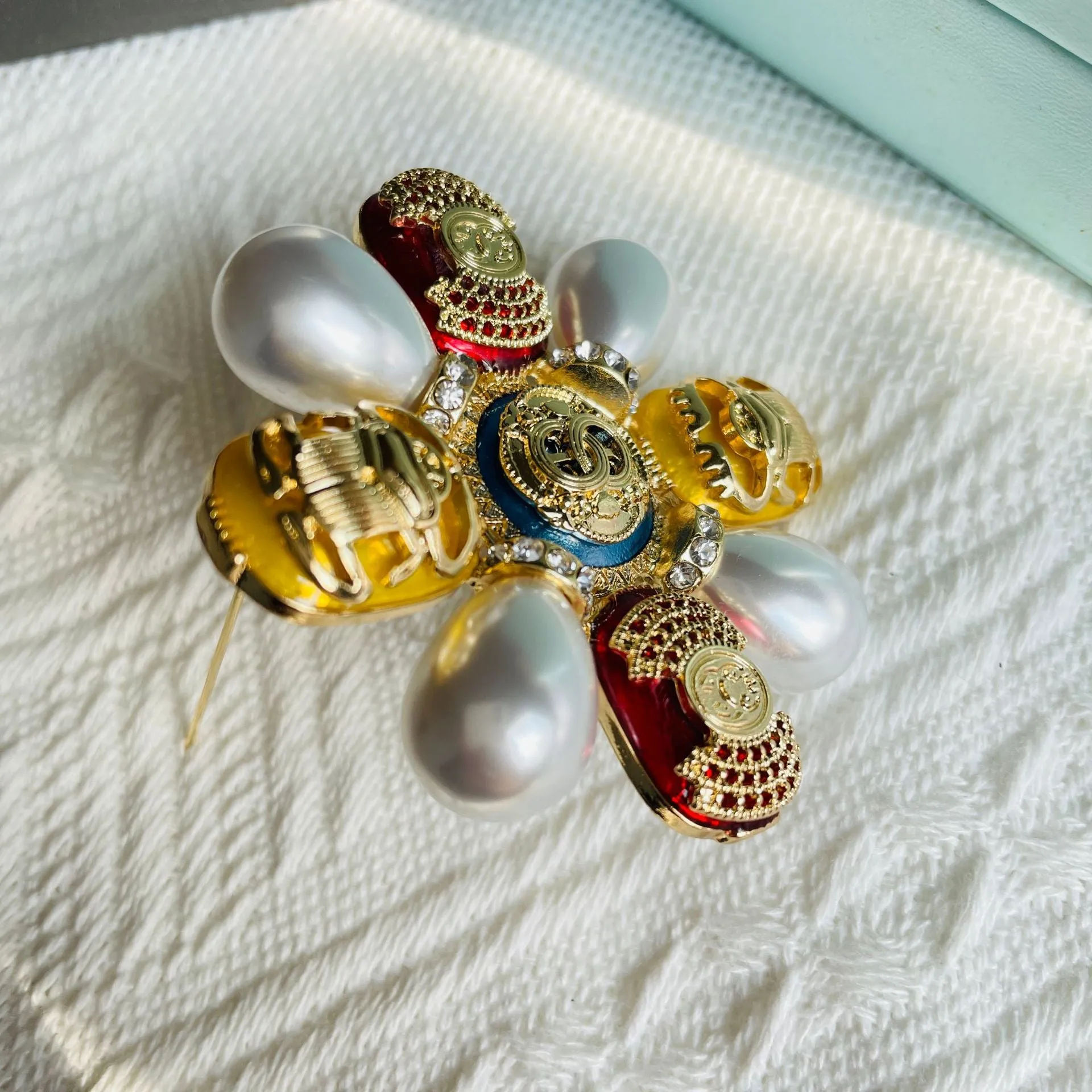 Fashion Women Vintage Baroque Luxury Cross Pearl Brooches