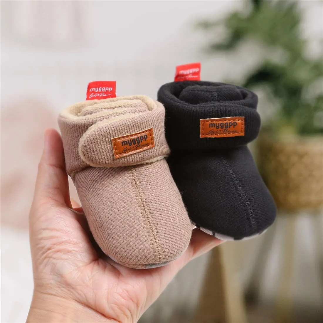 GDSDYM Baby Booties Cozy Fleece Slippers Soft Baby Shoes With Gripper Soles, Winter Infant Newborn Crib Sock Shoes Warm Footwear First Walkers