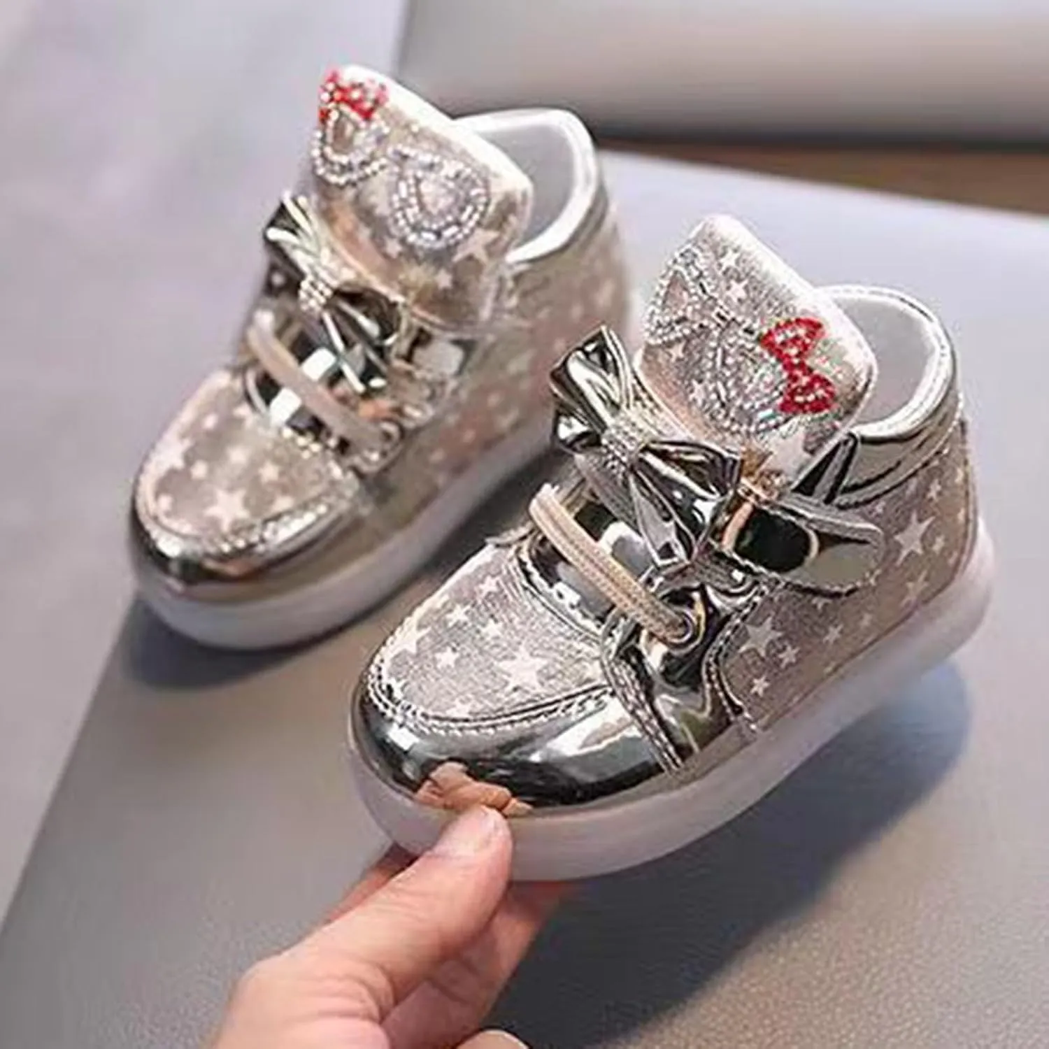 Toddler Baby Light Up Shoes Kids Girls Non Slip Glitter High Top Sneakers Fashion Child Flashing Mesh Wide Sport Shoes